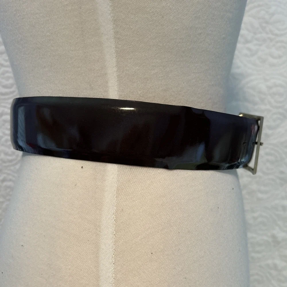 Vintage ladies brown patent leather belt gold buckle size small 30‎